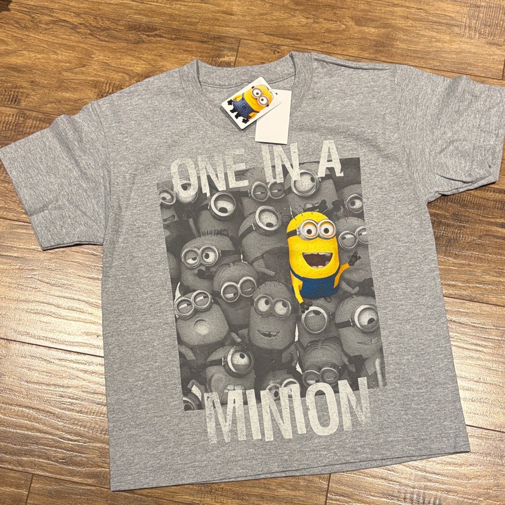Despicable Me Gray Minions T-Shirt size small new with tags
